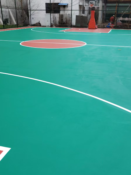 望江 球场长期使用易出现地面开裂